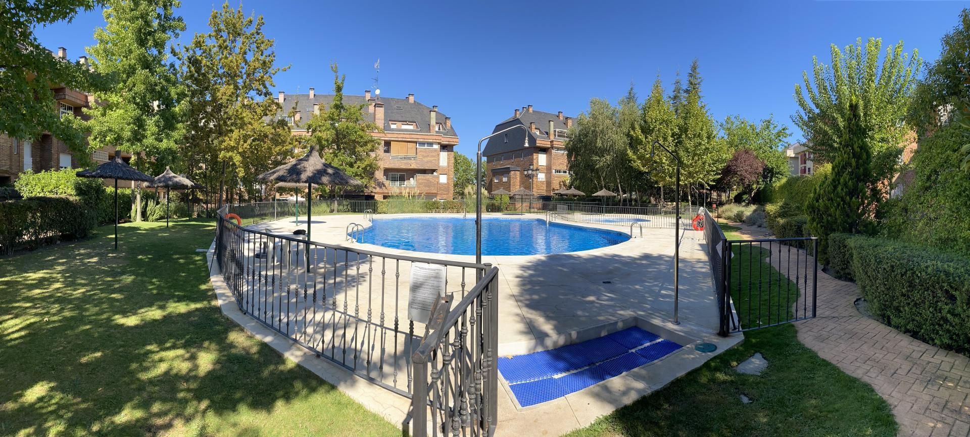 Swimming pool of Flat for sale in Villanueva del Pardillo  with Air Conditioner, Heating and Private garden
