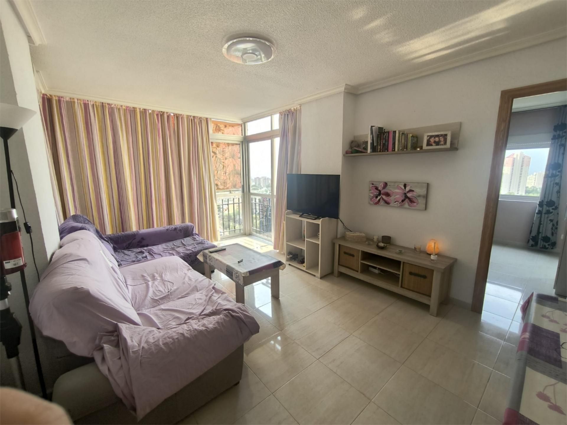 Sala d'estar de Pis en venda en Benidorm amb Aire condicionat i Piscina