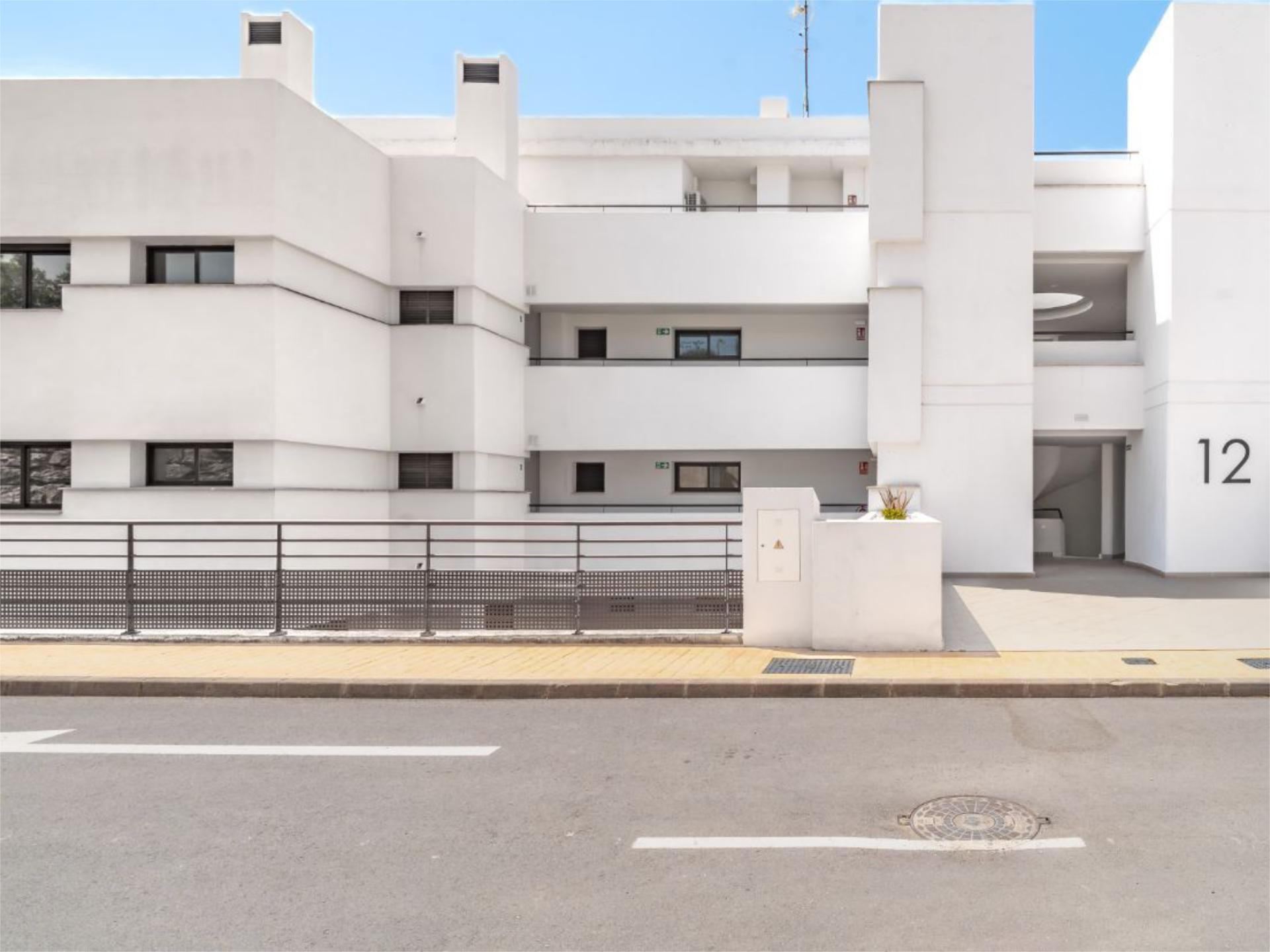 Exterior view of Flat to rent in Estepona  with Air Conditioner, Terrace and Storage room