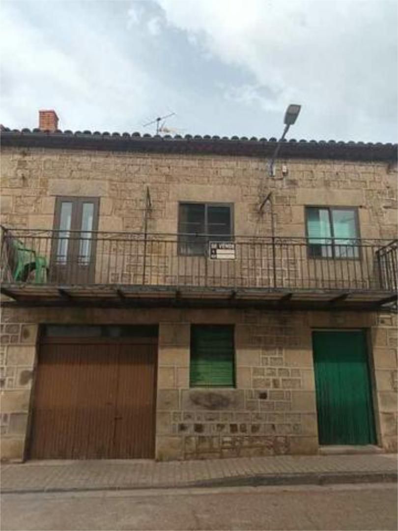 Vista exterior de Casa o xalet en venda en Covaleda amb Calefacció, Jardí privat i Terrassa