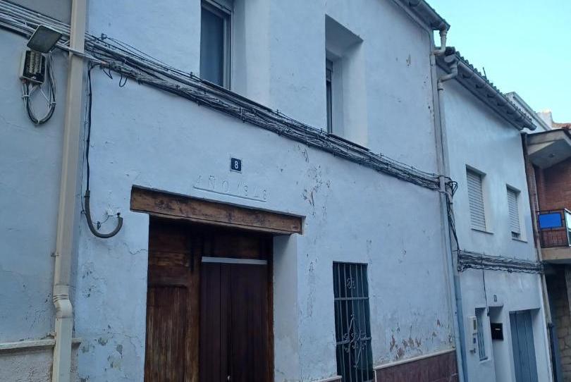 Casa adosada en venta en Calle Larga, 8, Godelleta, Valencia - imagen 1 Foto 1 de Casa adosada en venta en Calle Larga, 8, Godelleta, Valencia