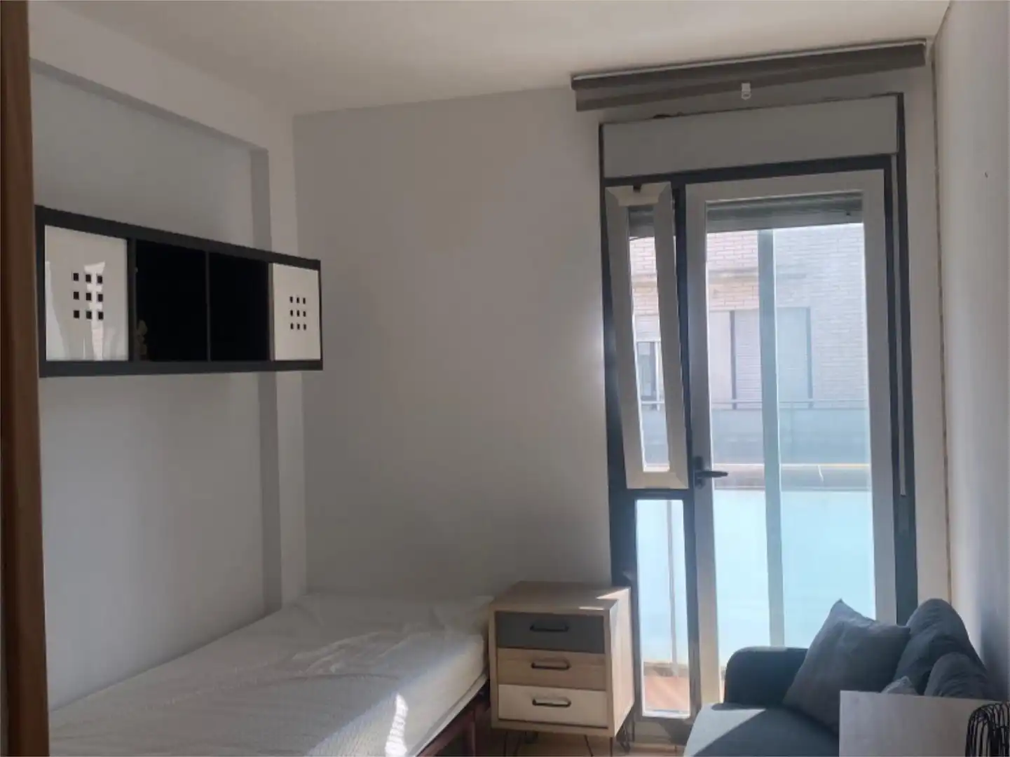 Bedroom of Detached homes for share in La Muela  with Parquet flooring, Terrace and Furnished