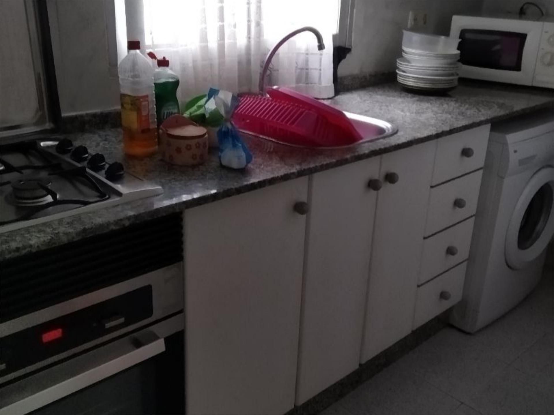 Cuina de Pis de lloguer en Gandia amb Moblat i Balcó