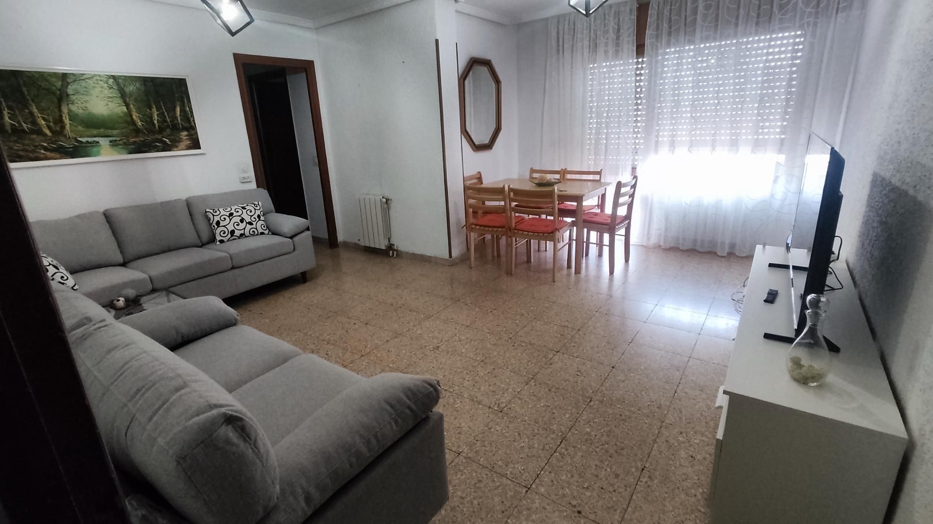 Living room of Flat to share in Cuenca Capital  with Heating, Terrace and Furnished