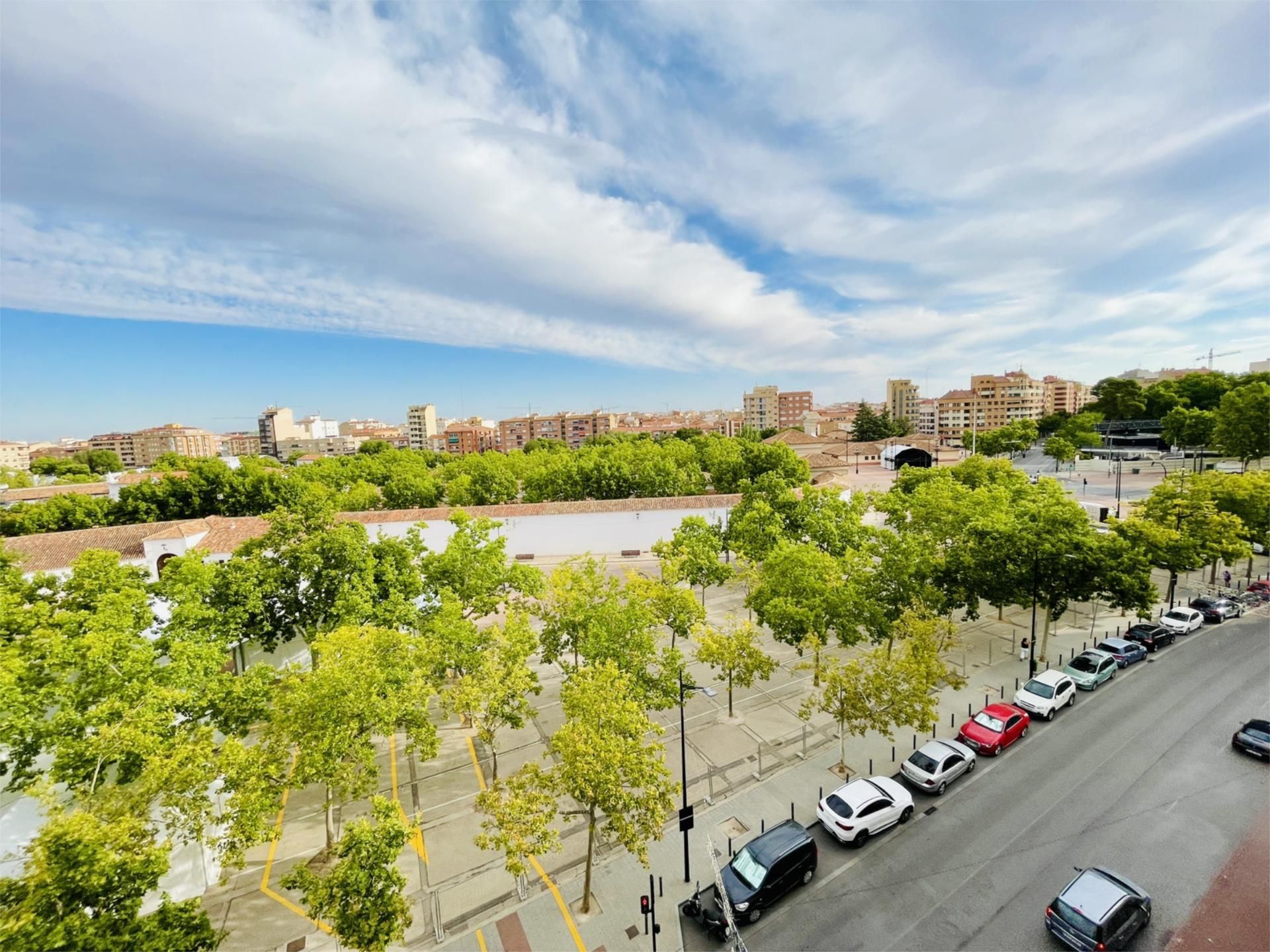 Vista exterior de Pis de lloguer en  Albacete Capital amb Calefacció, Forn i Rentadora