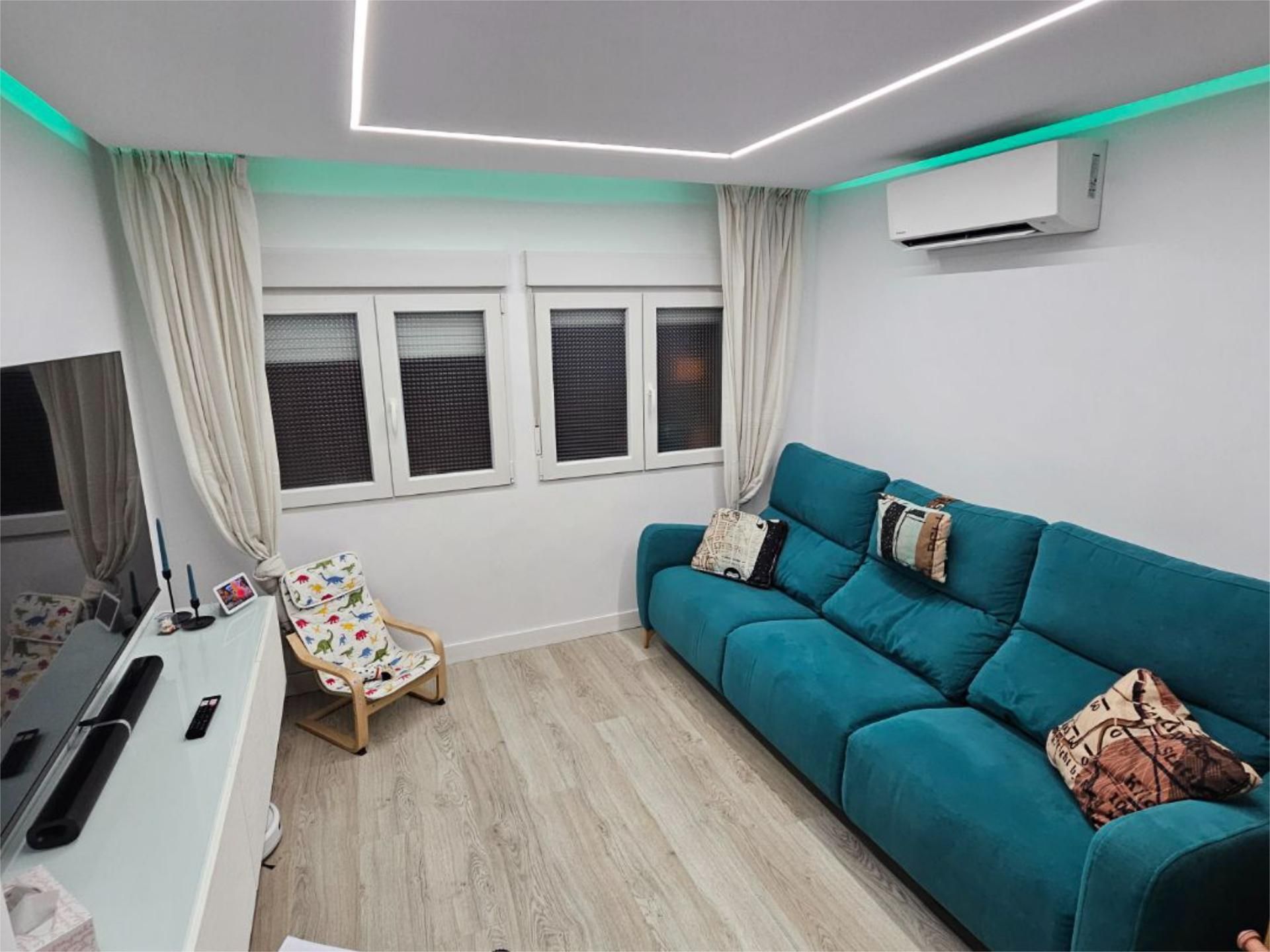 Sala de estar de Piso en venta en Estepona con Aire acondicionado y Amueblado
