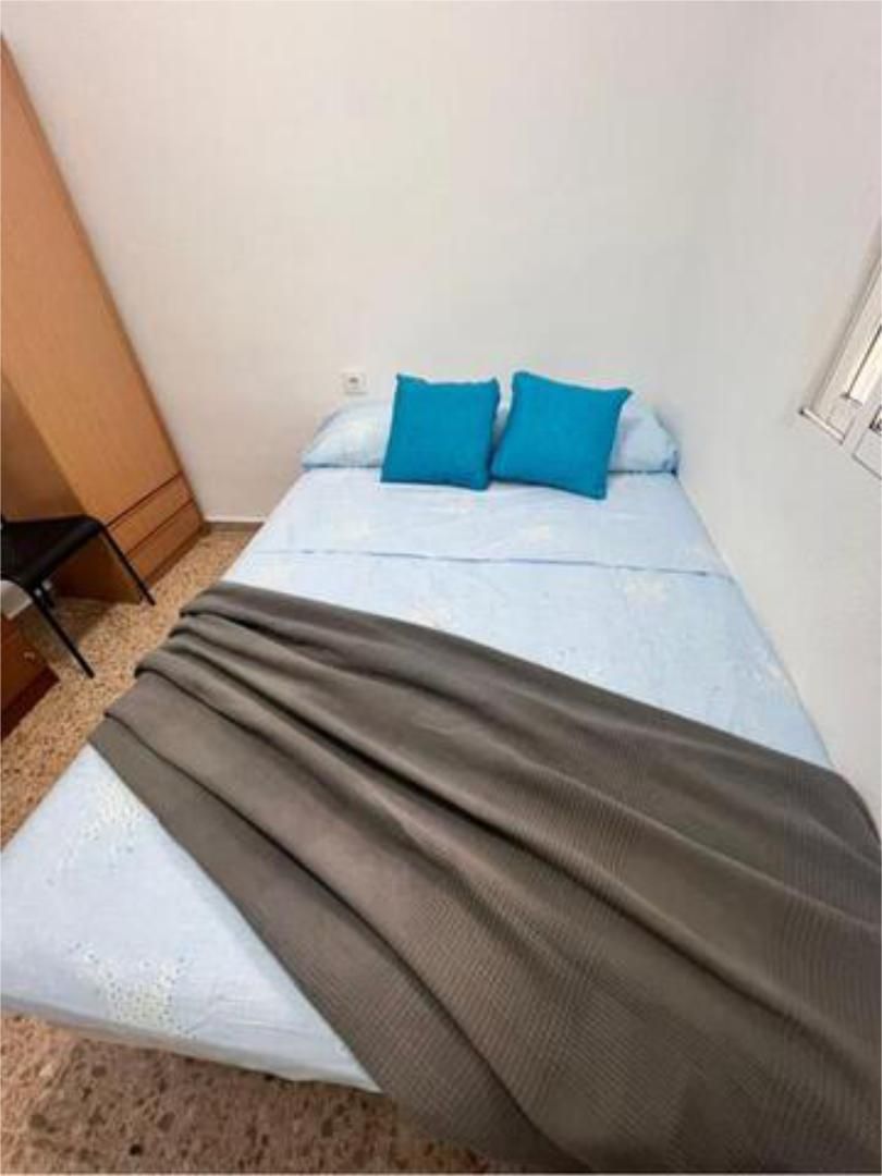 Bedroom of Apartment to share in  Valencia Capital  with Furnished