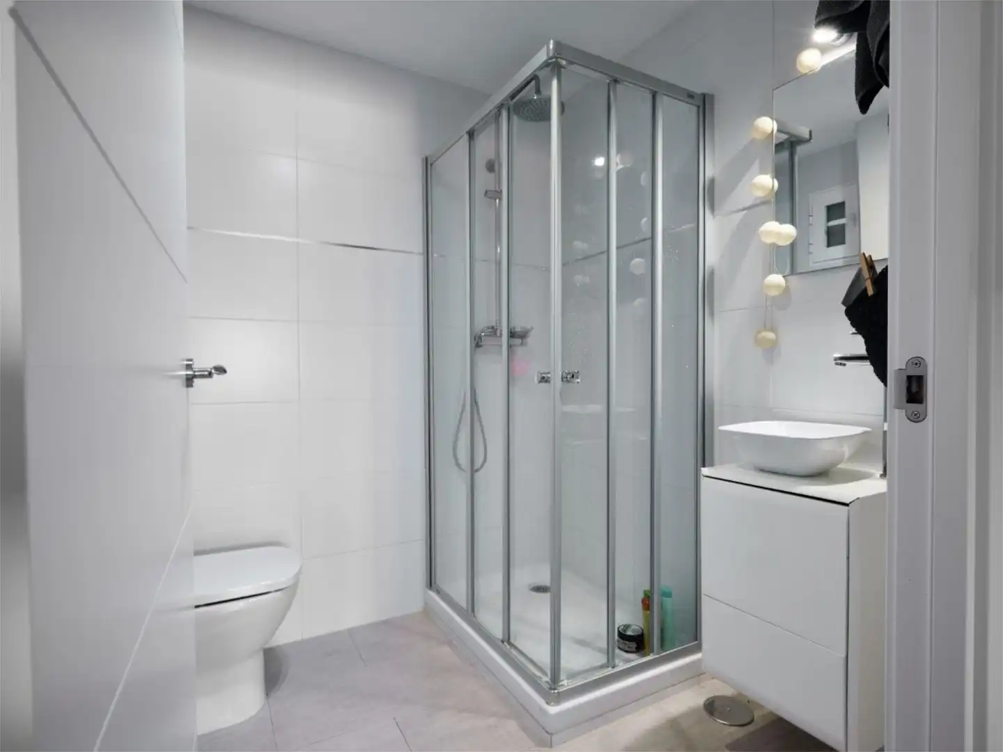 Flat for rent in Avenida Jaime I el Conquistador, Playa Muchavista Bathroom of Flat for rent in El Campello with Air Conditioner, Terrace and Storage room