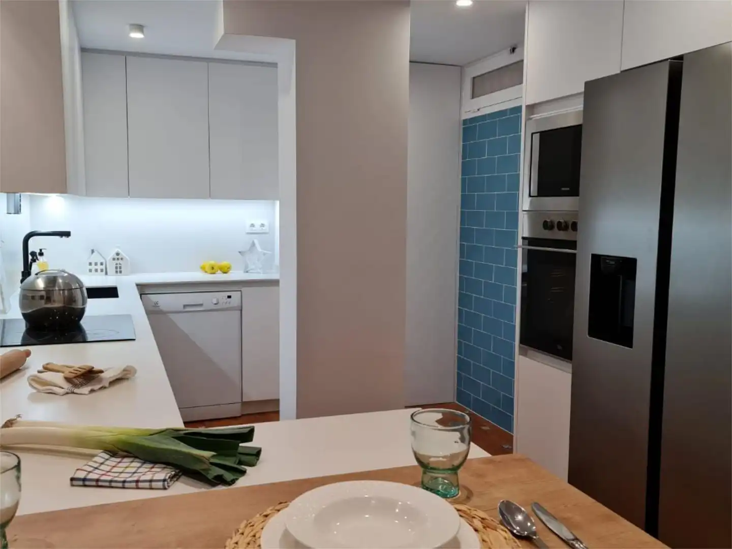 Flat for rent in Avenida Jaime I el Conquistador, Playa Muchavista Kitchen of Flat for rent in El Campello with Air Conditioner, Terrace and Storage room