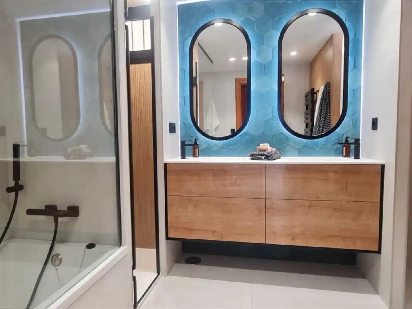 Flat for rent in Avenida Jaime I el Conquistador, Playa Muchavista Bathroom of Flat for rent in El Campello with Air Conditioner, Terrace and Storage room