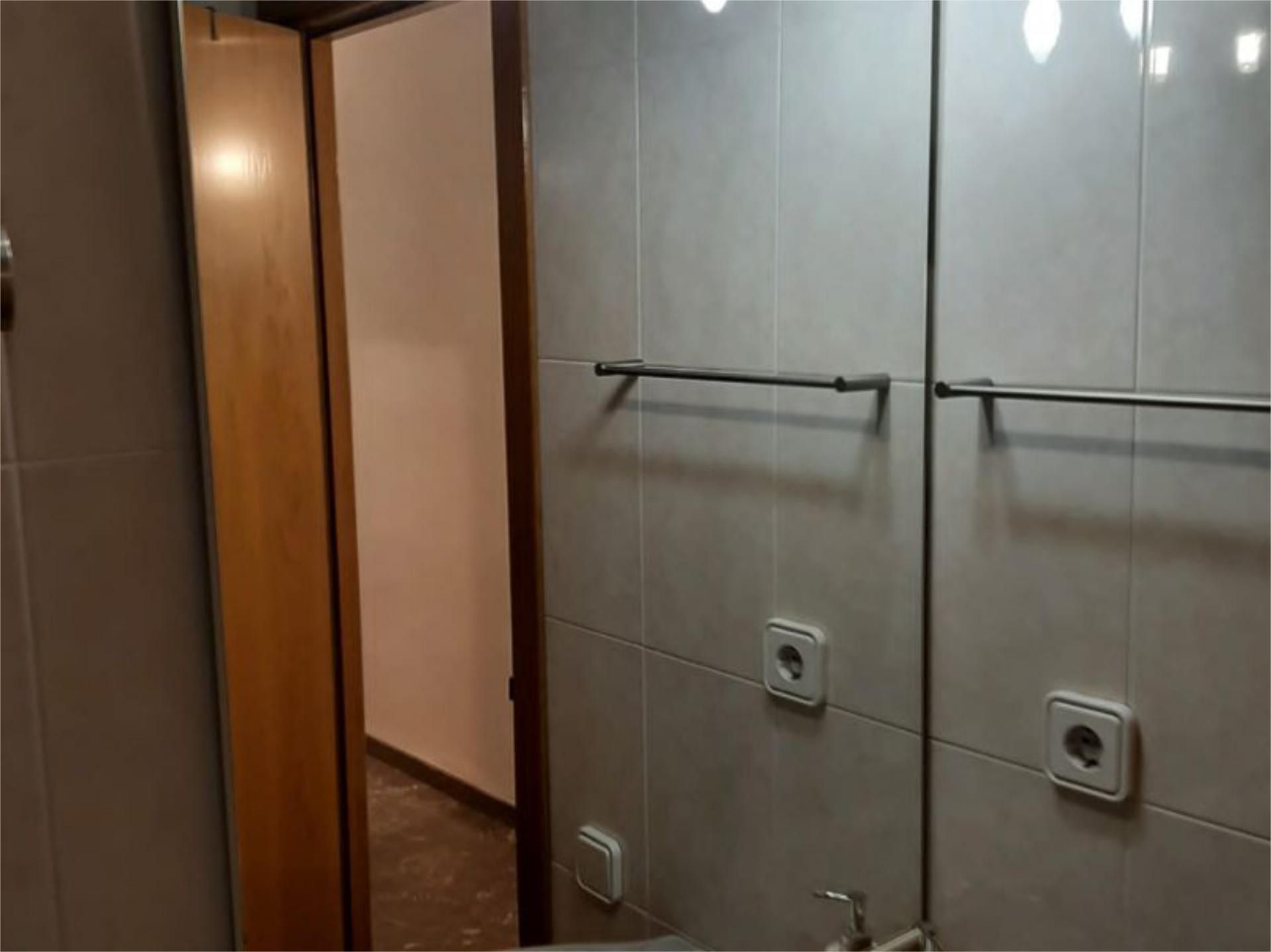 Bathroom of Flat to rent in  Barcelona Capital  with Air Conditioner, Terrace and Balcony