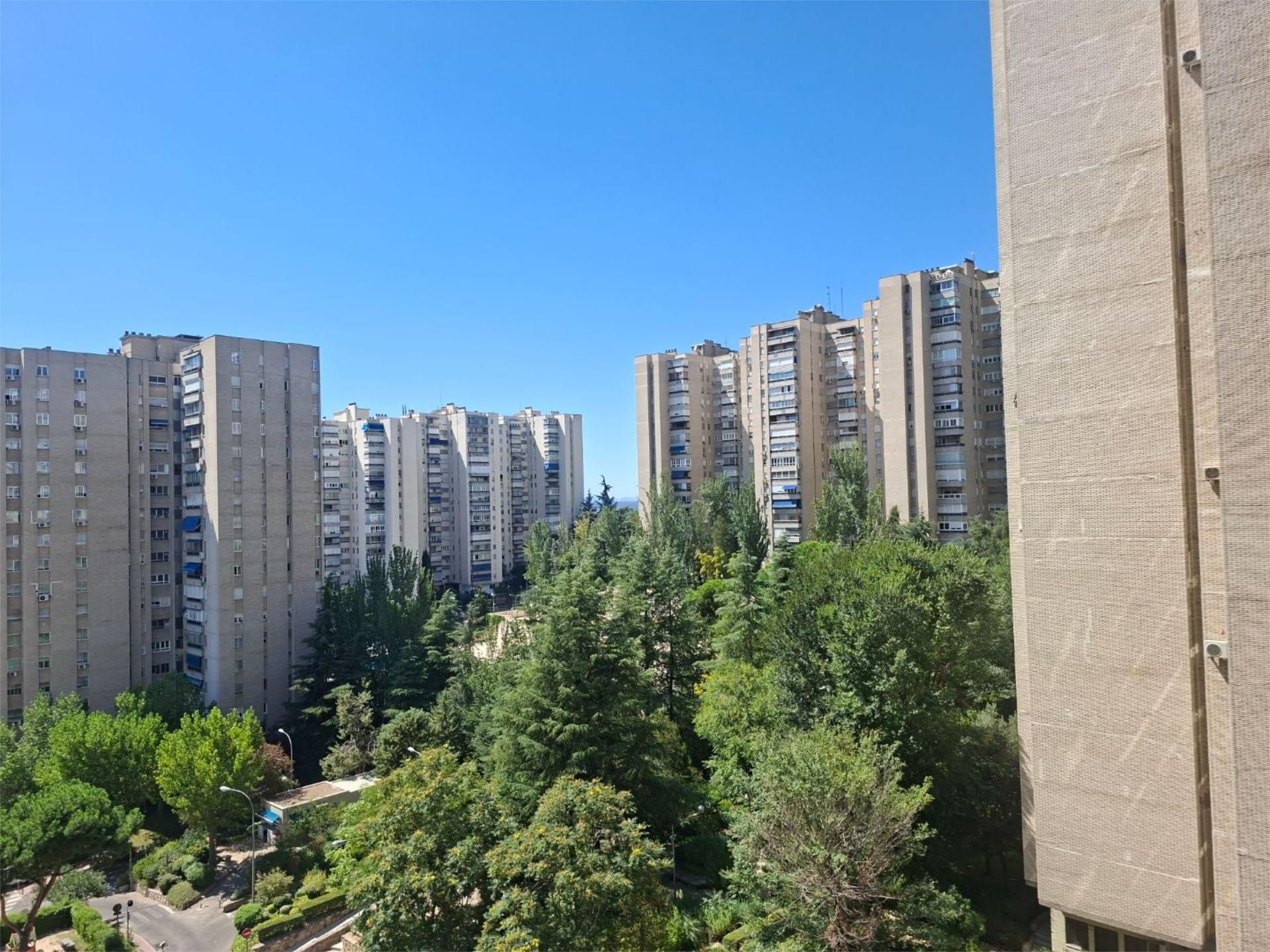 Exterior view of Flat for sale in  Madrid Capital  with Heating, Private garden and Terrace