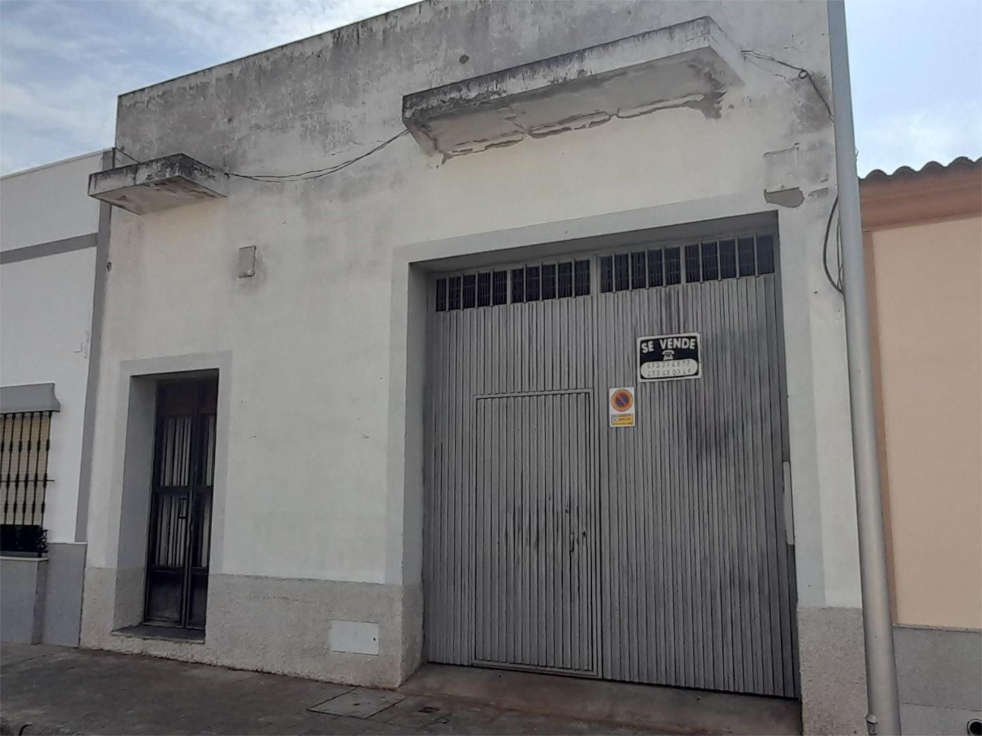 Vista exterior de Nau industrial en venda en Montijo