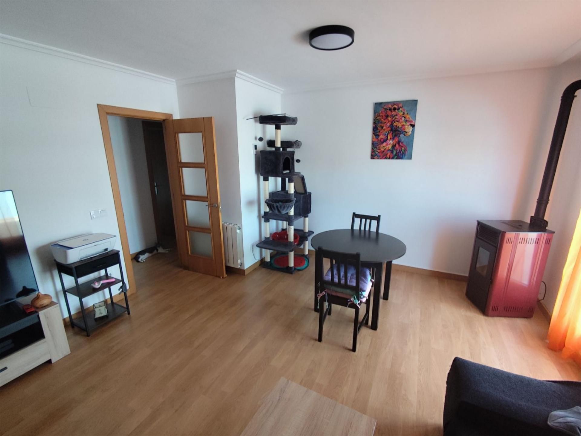 Sala de estar de Piso en venta en Villares de la Reina con Calefacción, Terraza y Trastero