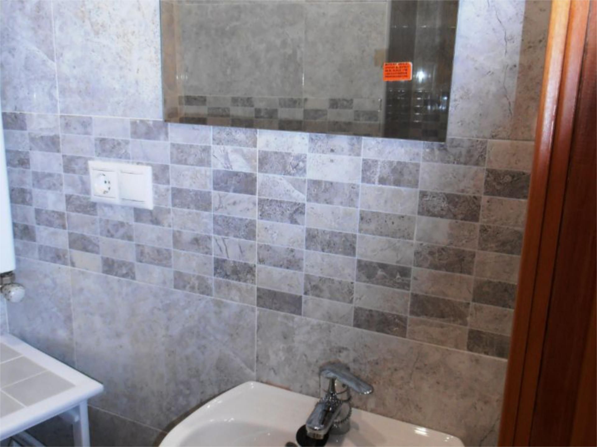 Bathroom of Flat to rent in Dueñas