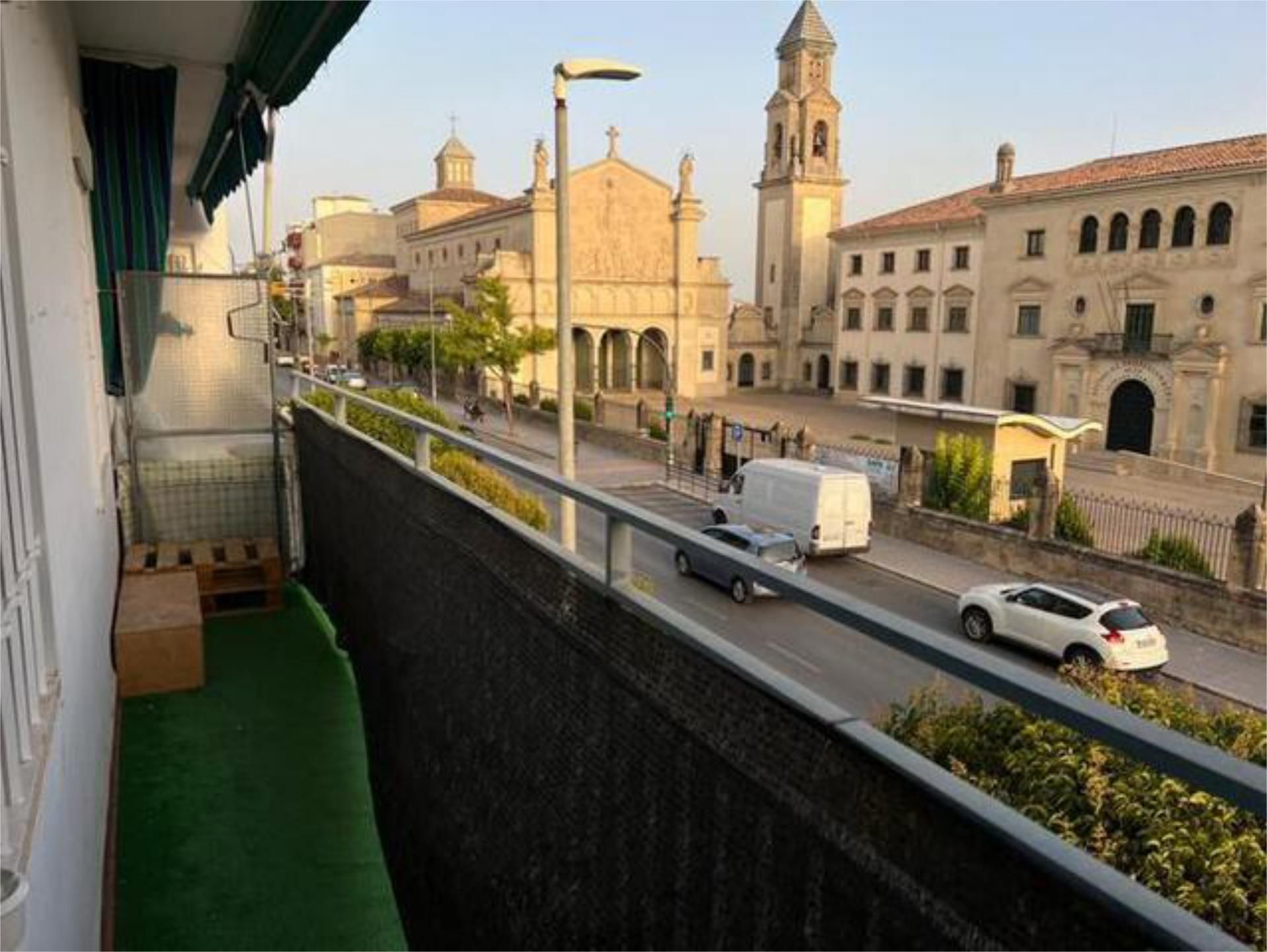 Vista exterior de Piso de alquiler en Úbeda con Trastero y Amueblado