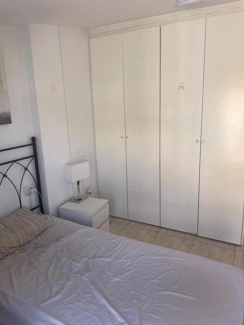 Habitación de Dúplex para compartir en Arona con Terraza y Amueblado