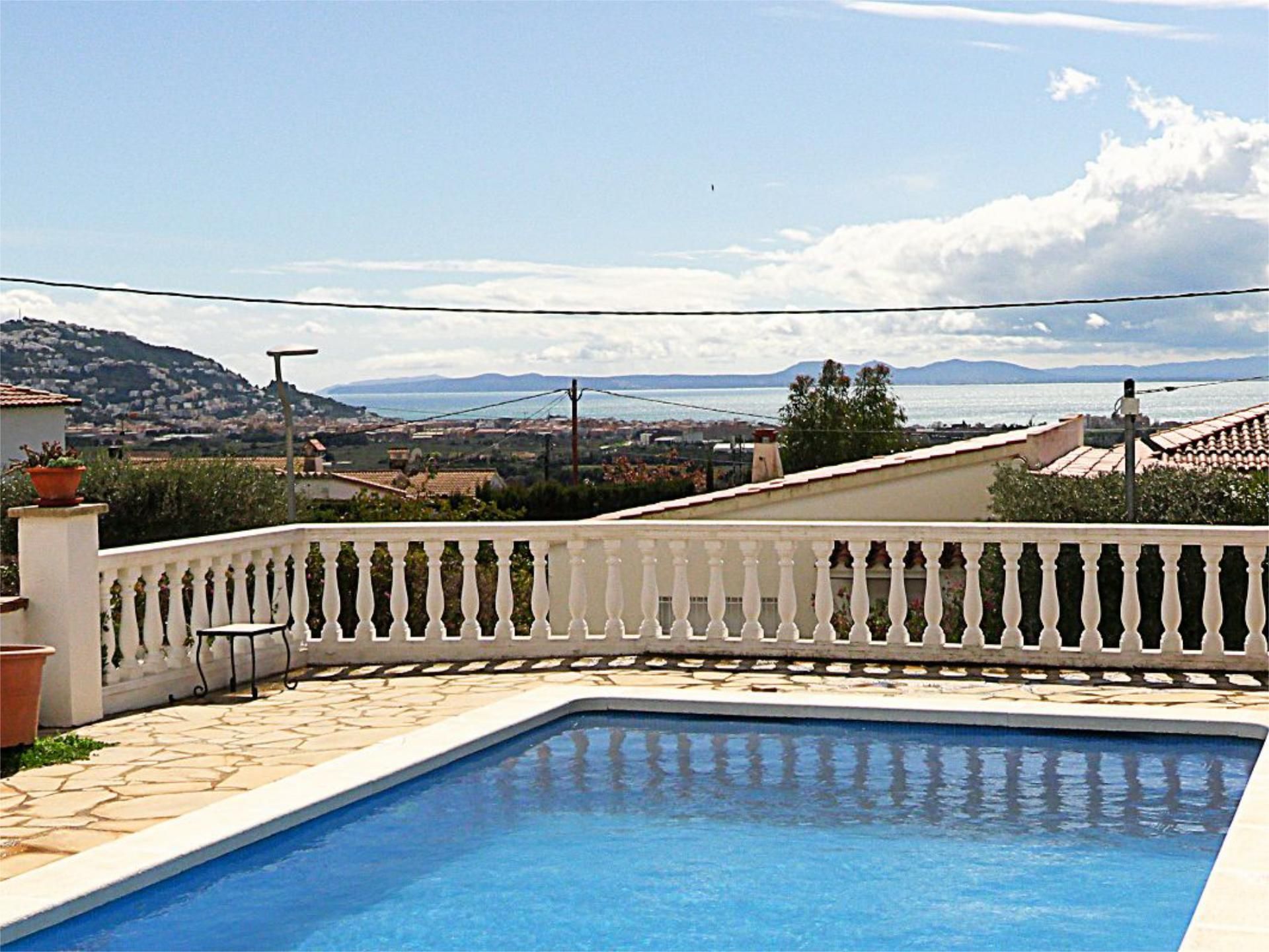 Swimming pool of House or chalet for sale in Roses  with Air Conditioner, Terrace and Swimming Pool