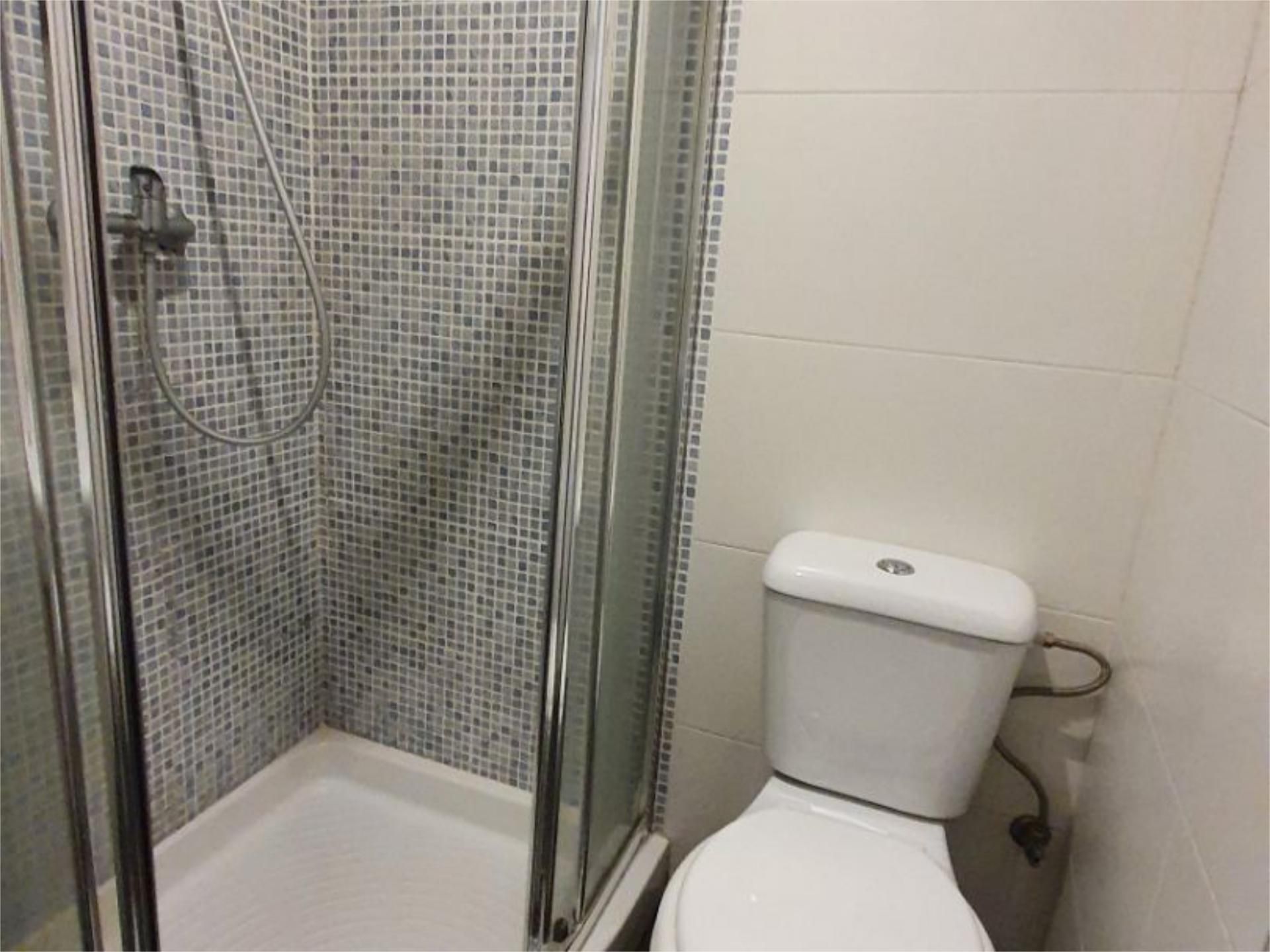 Bathroom of Flat to rent in  Madrid Capital  with Air Conditioner