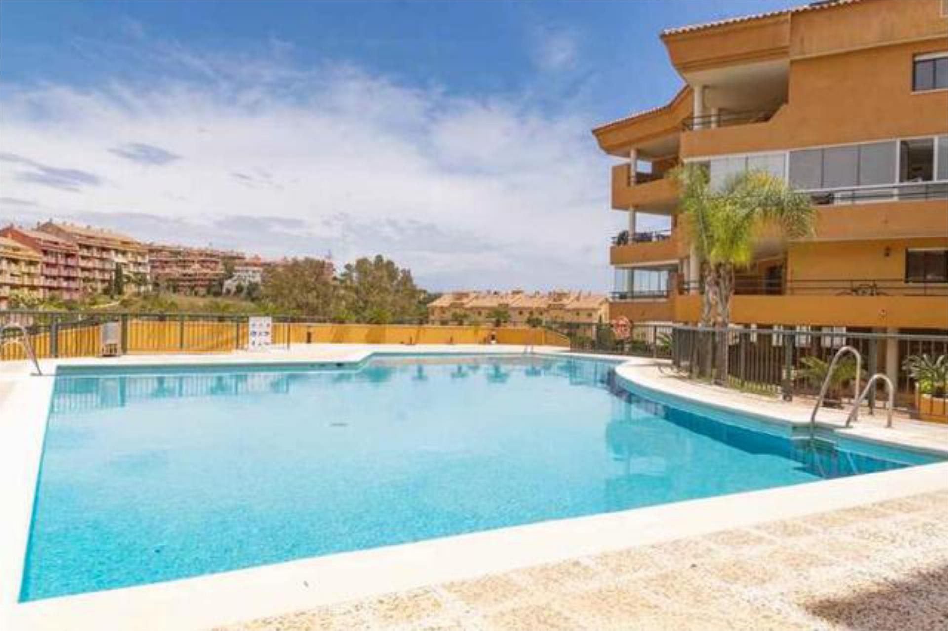 Piscina de Apartament de lloguer en Fuengirola amb Calefacció, Terrassa i Piscina