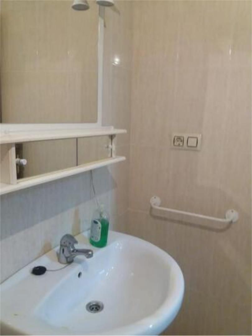 Bany de Local de lloguer en Casas-Ibáñez amb Aire condicionat
