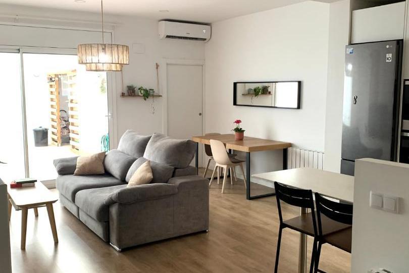 Foto 1 de Casa adosada en venda a Carrer de L'empordà, 32, Ca n'Oriac, Barcelona