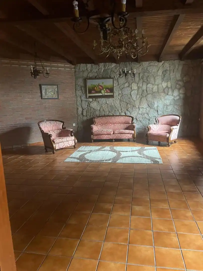 Casa adosada en venda a Calle Real, 58, Villaquilambre Sala d'estar de Casa adosada en venda en Villaquilambre
