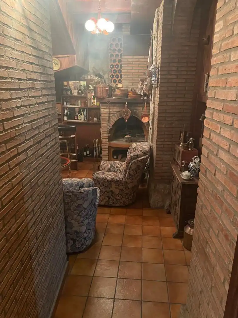 Casa adosada en venda a Calle Real, 58, Villaquilambre Sala d'estar de Casa adosada en venda en Villaquilambre