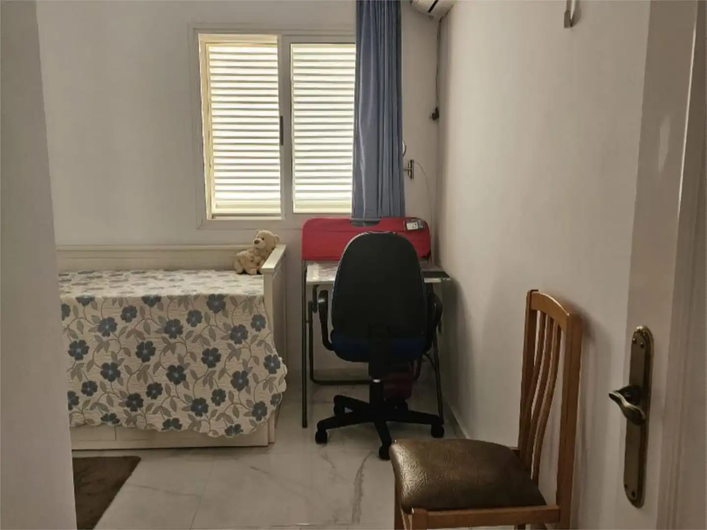 Habitación en Calle Ignacio Zuloaga, 3, Casco Antiguo Habitación de Piso para compartir en Mairena del Aljarafe con Aire acondicionado, Calefacción y Jardín privado