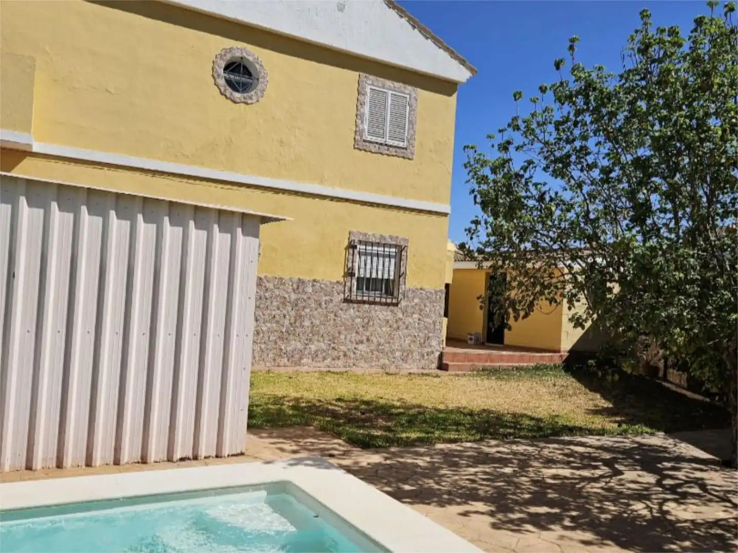 Habitación en Calle Ignacio Zuloaga, 3, Casco Antiguo Jardín de Piso para compartir en Mairena del Aljarafe con Aire acondicionado, Calefacción y Jardín privado