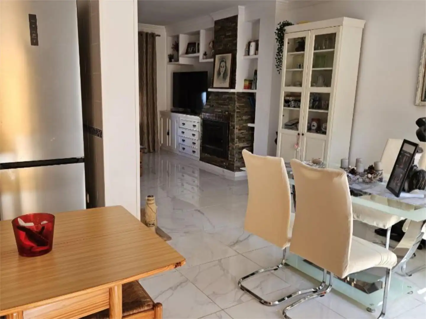 Habitación en Calle Ignacio Zuloaga, 3, Casco Antiguo Comedor de Piso para compartir en Mairena del Aljarafe con Aire acondicionado, Calefacción y Jardín privado