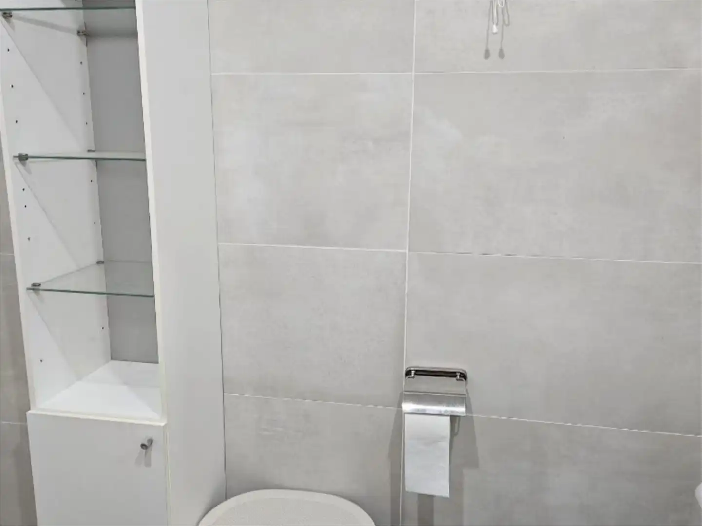 Habitación en Calle Ignacio Zuloaga, 3, Casco Antiguo Baño de Piso para compartir en Mairena del Aljarafe con Aire acondicionado, Calefacción y Jardín privado