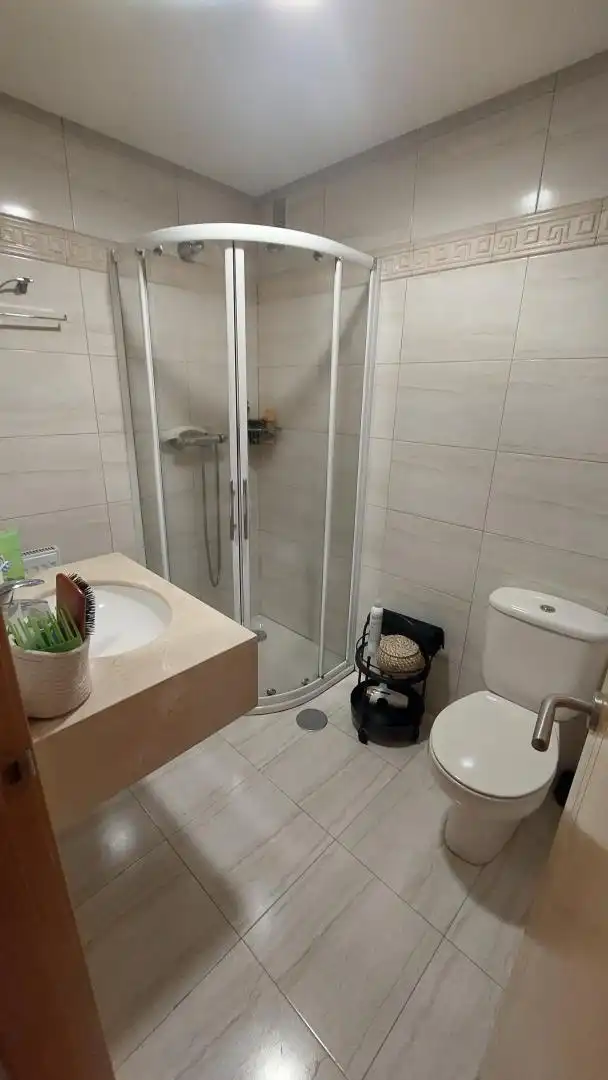 Flat for rent in Rúa Antonio Ríos, 29, Los Castros - Castrillón Bathroom of Flat for rent in A Coruña Capital with Air Conditioner, Private garden and Parquet flooring