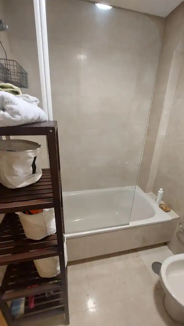 Flat for rent in Rúa Antonio Ríos, 29, Los Castros - Castrillón Bathroom of Flat for rent in A Coruña Capital with Air Conditioner, Private garden and Parquet flooring