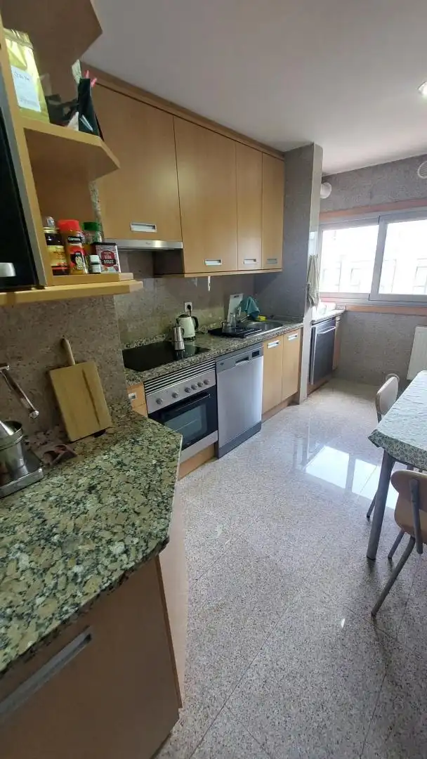 Flat for rent in Rúa Antonio Ríos, 29, Los Castros - Castrillón Kitchen of Flat for rent in A Coruña Capital with Air Conditioner, Private garden and Parquet flooring