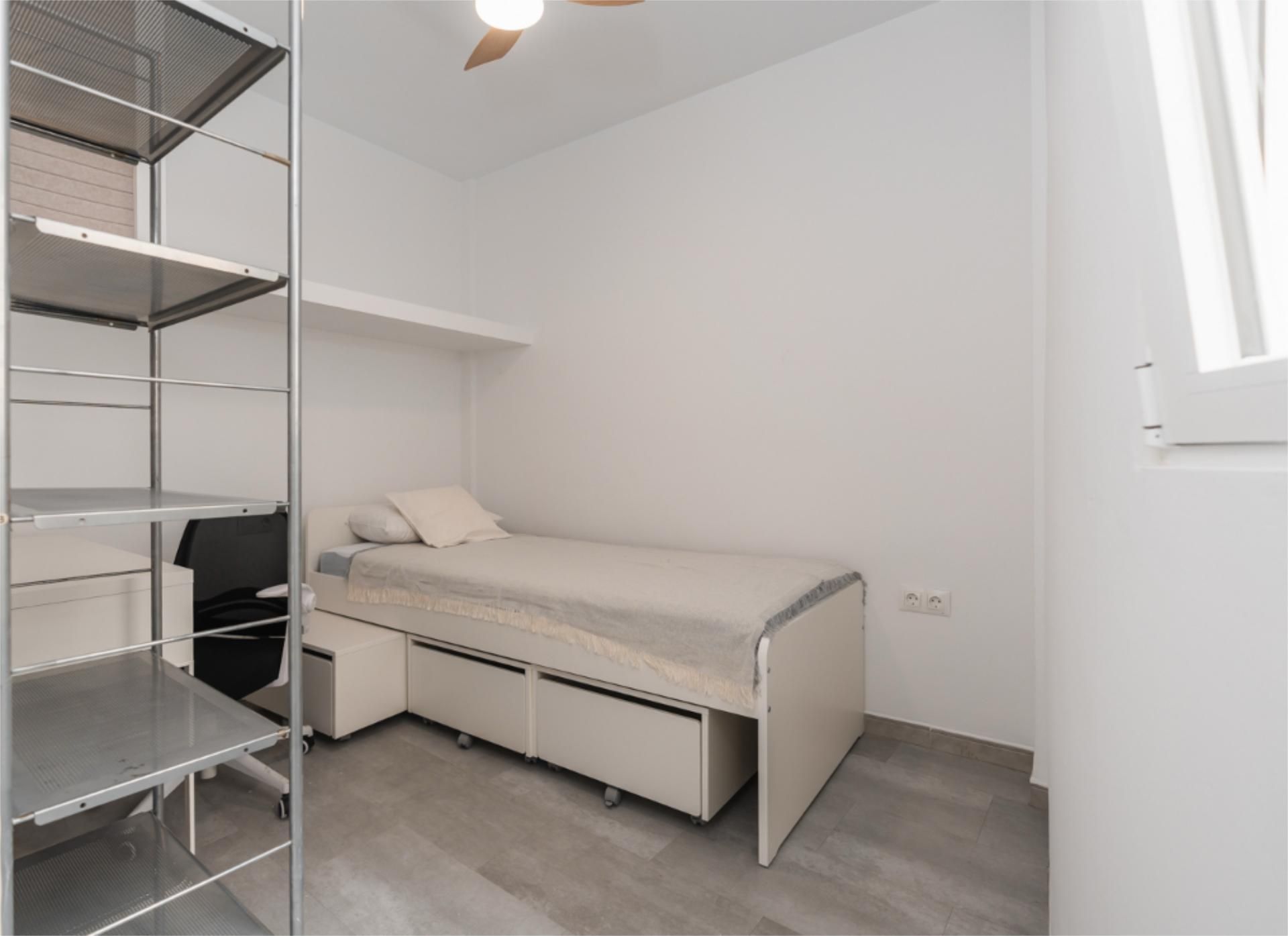 Habitación de Dúplex de alquiler en  Granada Capital con Calefacción y Amueblado