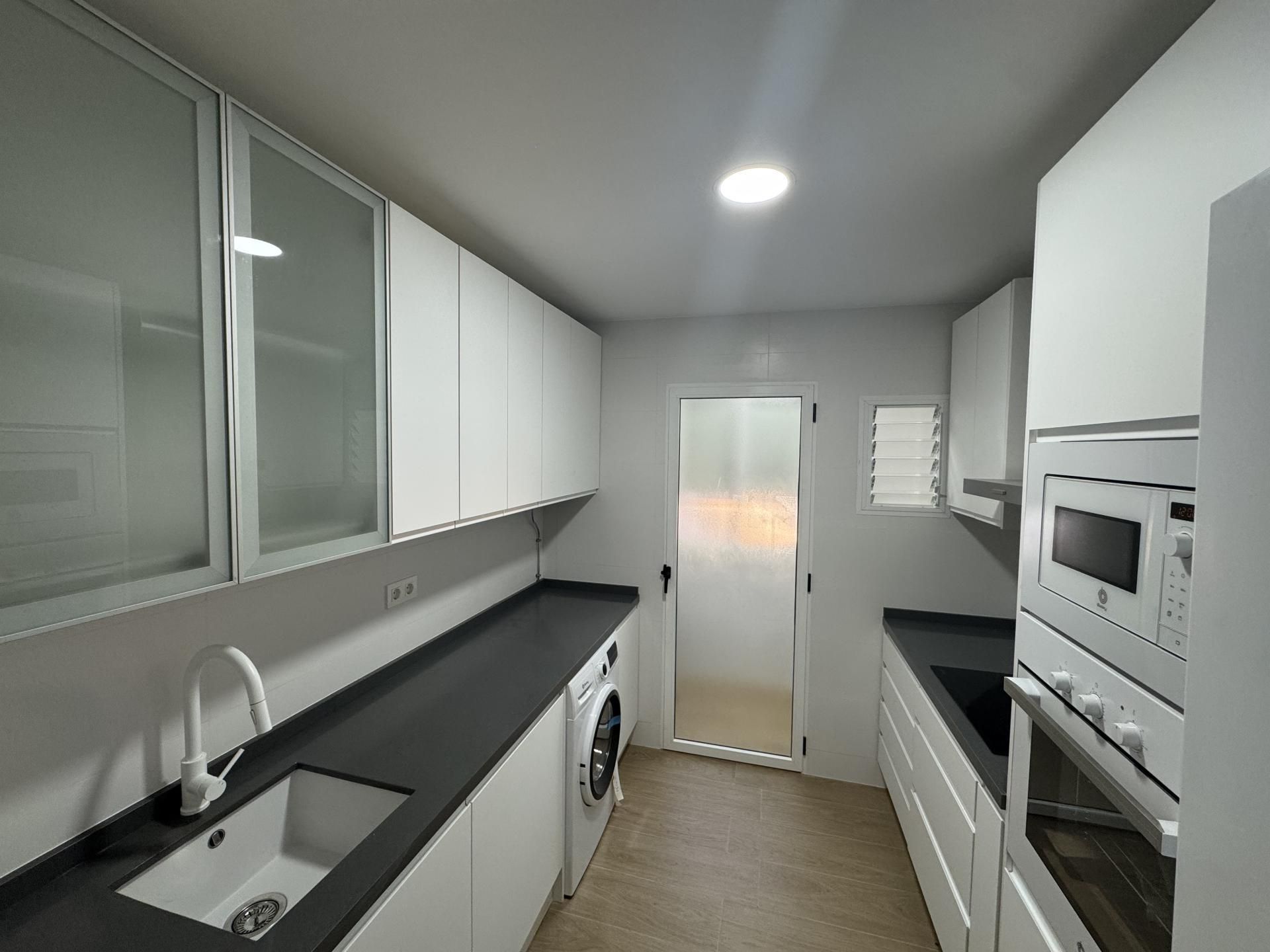 Cuina de Pis en venda en  Ceuta Capital amb Aire condicionat, Calefacció i Moblat