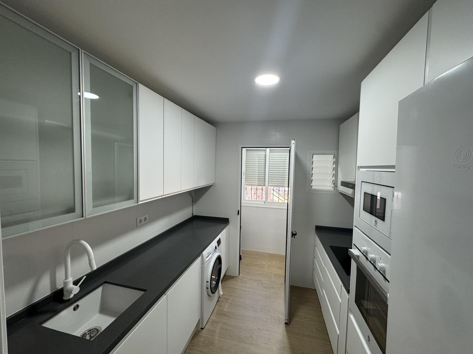 Cuina de Pis de lloguer en  Ceuta Capital amb Aire condicionat, Calefacció i Moblat