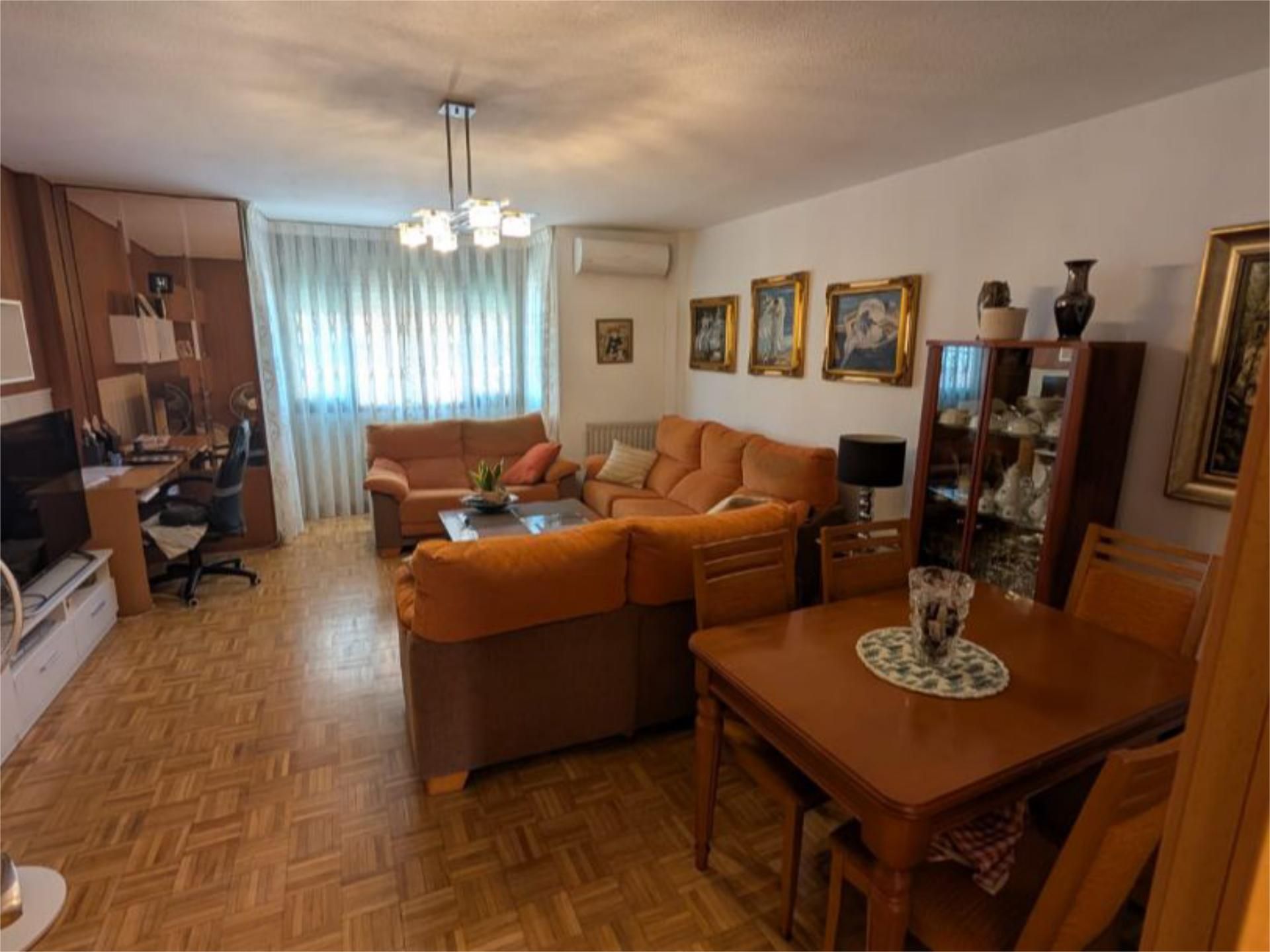 Living room of Flat for sale in  Madrid Capital  with Air Conditioner, Heating and Private garden