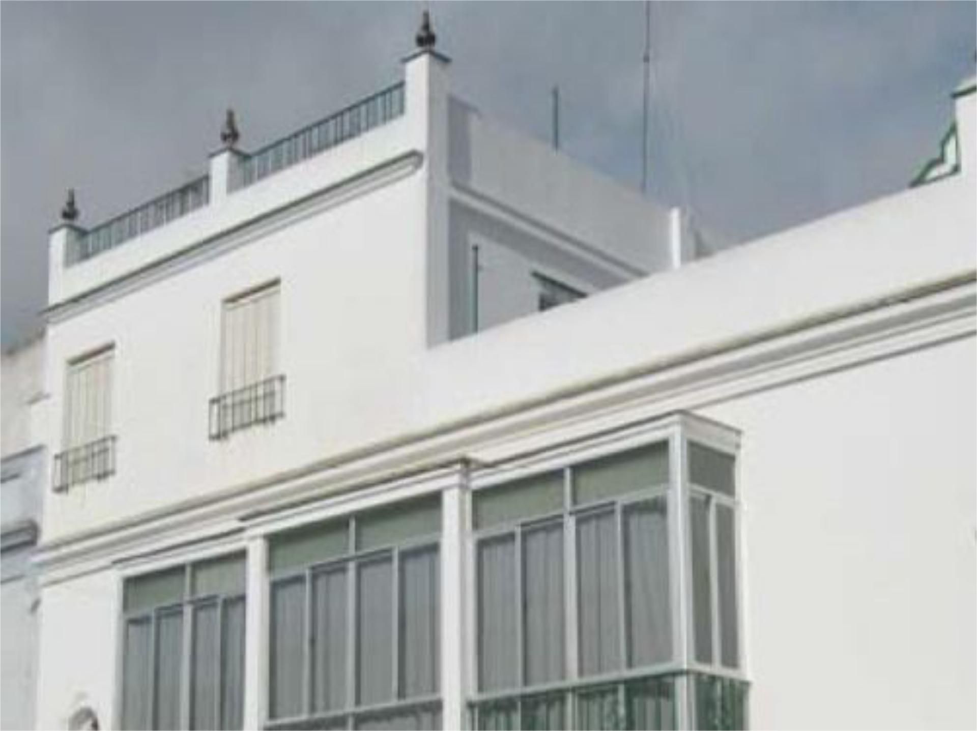 Vista exterior de Casa adosada en venda en San Fernando amb Balcó
