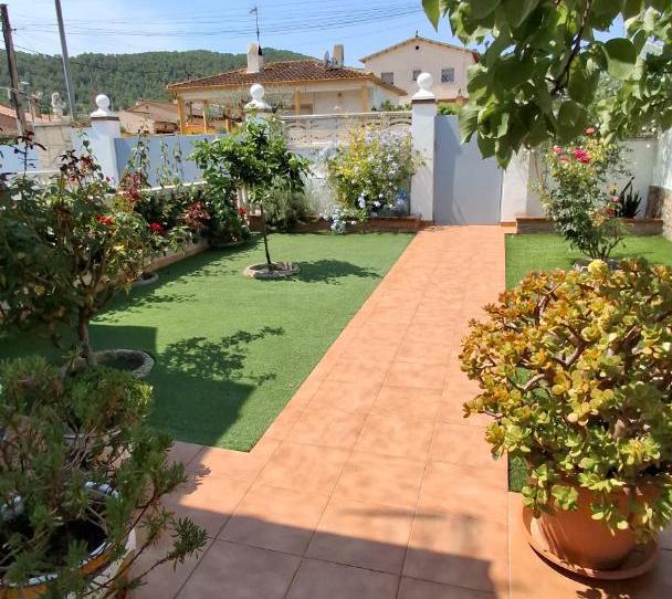 Casa adosada en venda a Carrer del Torrent, 23, Albinyana, Tarragona - imatge 1 Foto 1 de Casa adosada en venda a Carrer del Torrent, 23, Albinyana, Tarragona