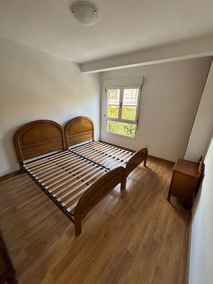 Habitación de Piso de alquiler en San Martín del Rey Aurelio con Calefacción, Parquet y Amueblado