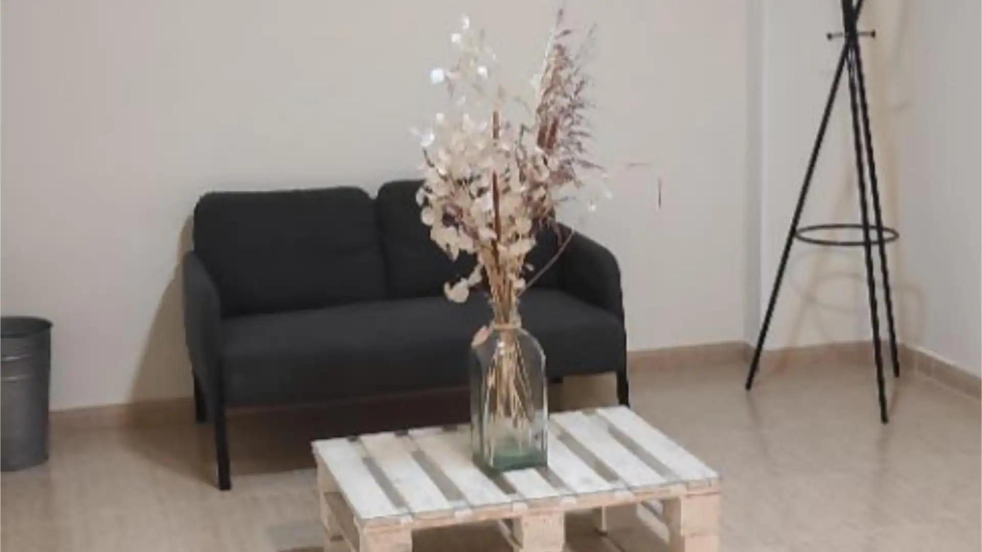 Premises for rent in Calle de la Milagrosa, 4, Puerta del Ángel Living room of Premises for rent in Madrid Capital with Heating and Parquet flooring