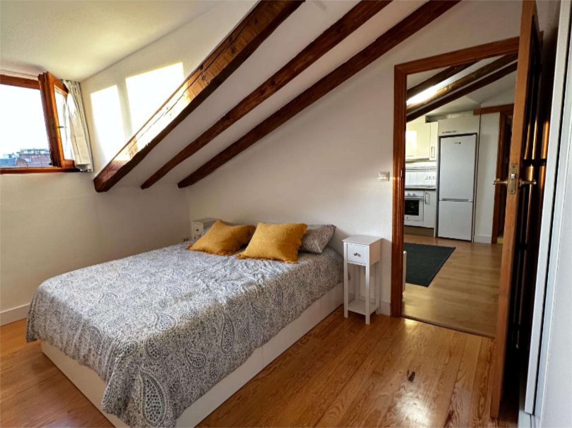 Habitación de Ático de alquiler en Valladolid Capital con Aire acondicionado, Calefacción y Parquet
