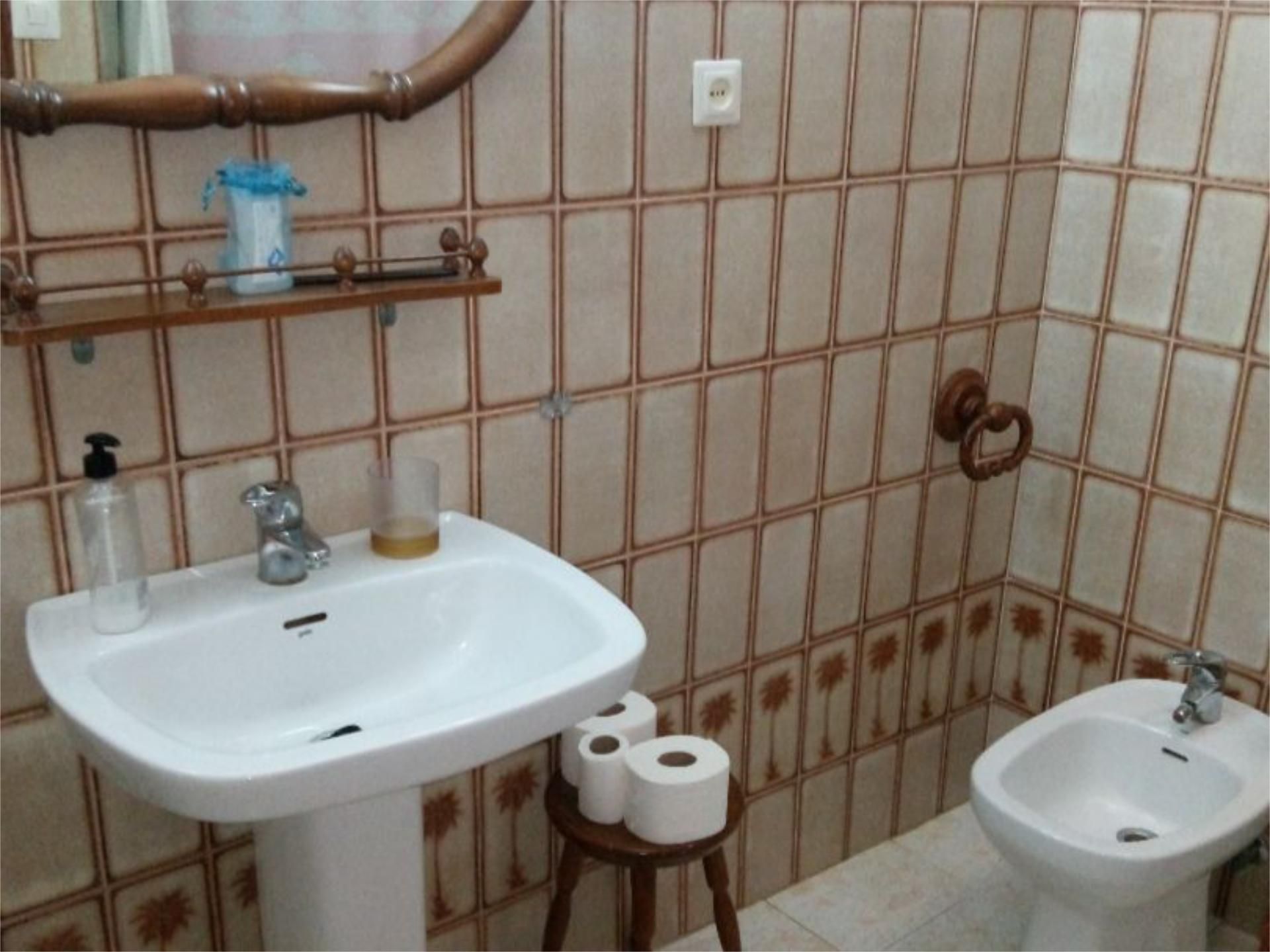 Bathroom of Planta baja for sale in Los Barrios