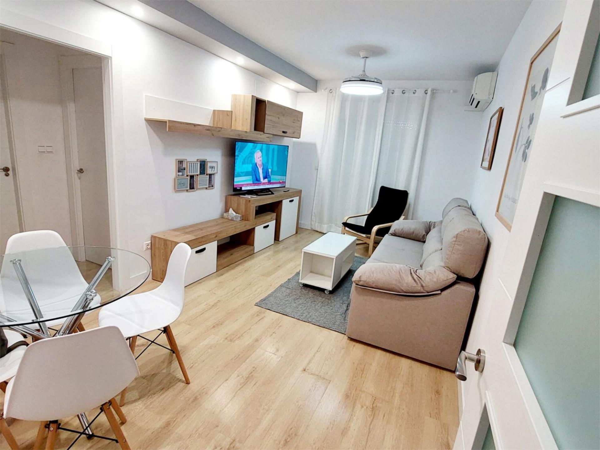 Sala d'estar de Pis de lloguer en Maracena amb Aire condicionat, Terrassa i Moblat