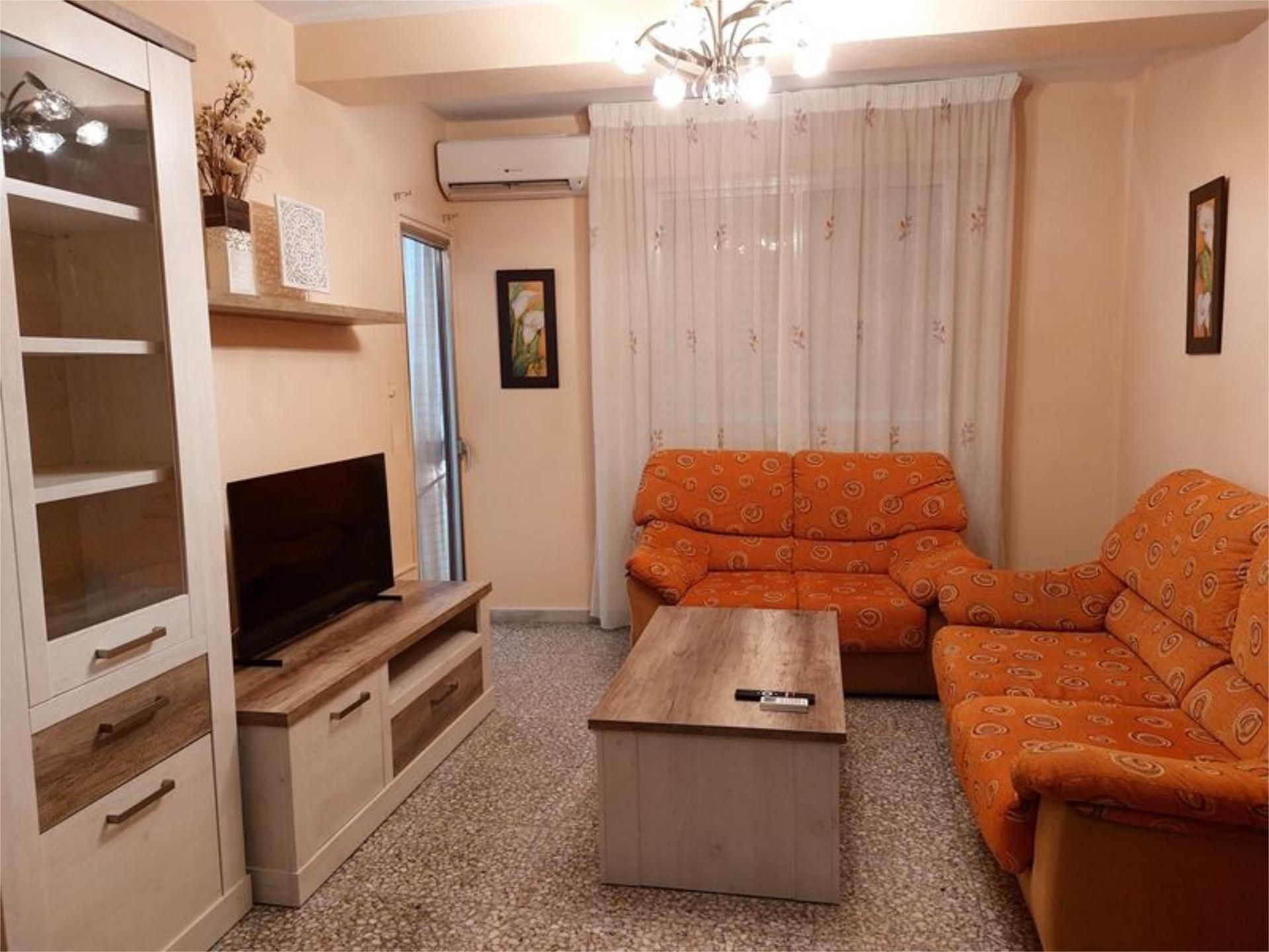 Sala d'estar de Pis de lloguer en  Almería Capital amb Aire condicionat, Terrassa i Moblat
