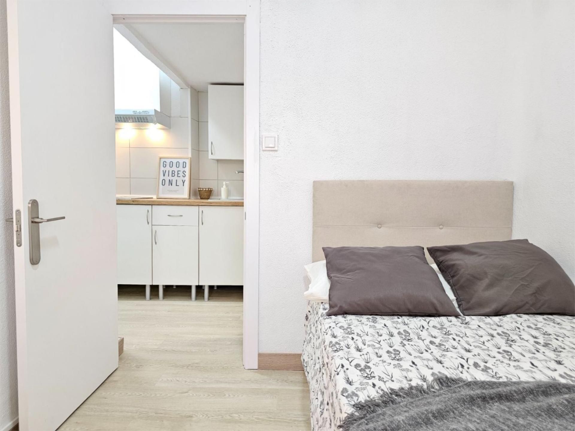 Habitación de Apartamento de alquiler en Segovia Capital con Calefacción y Amueblado