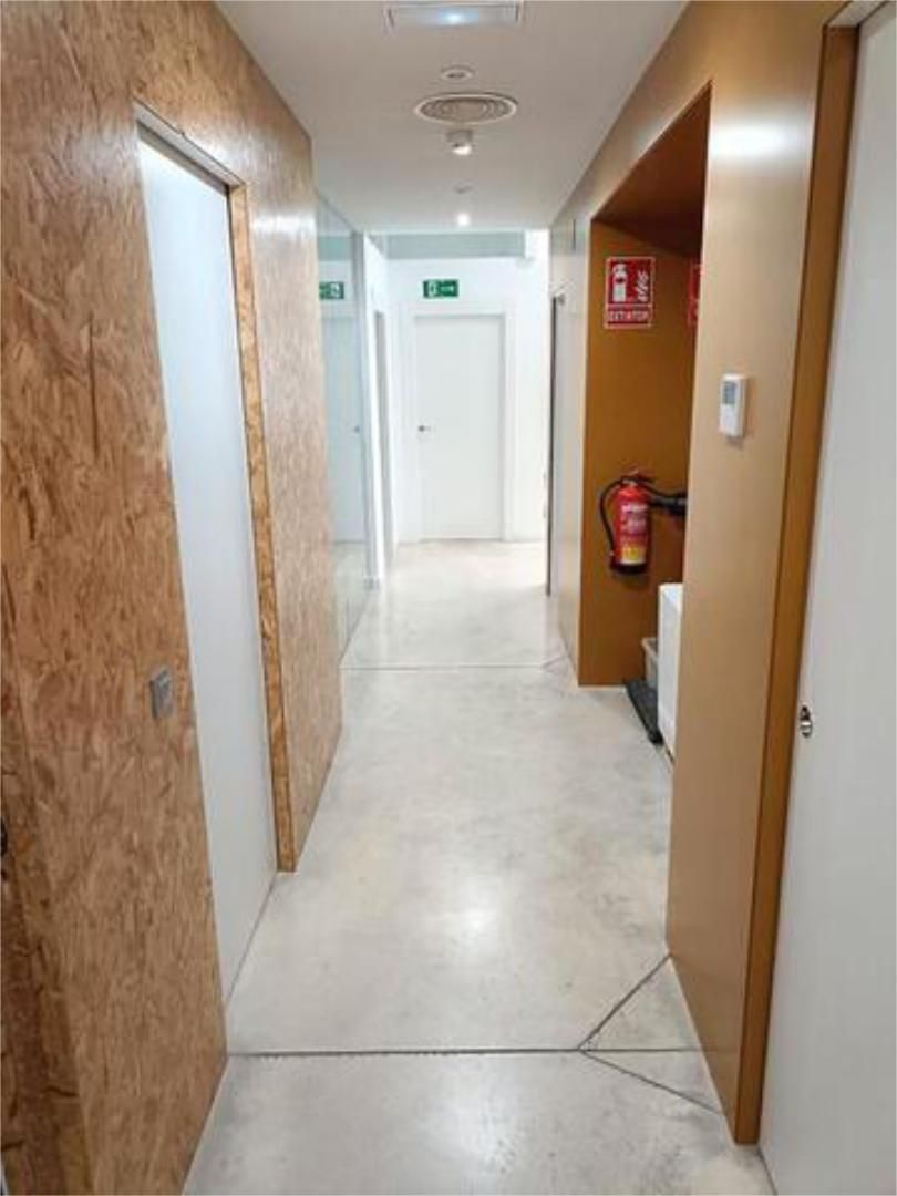 Office to rent in La Constitución - Canaleta Office to rent in Mislata with Air Conditioner