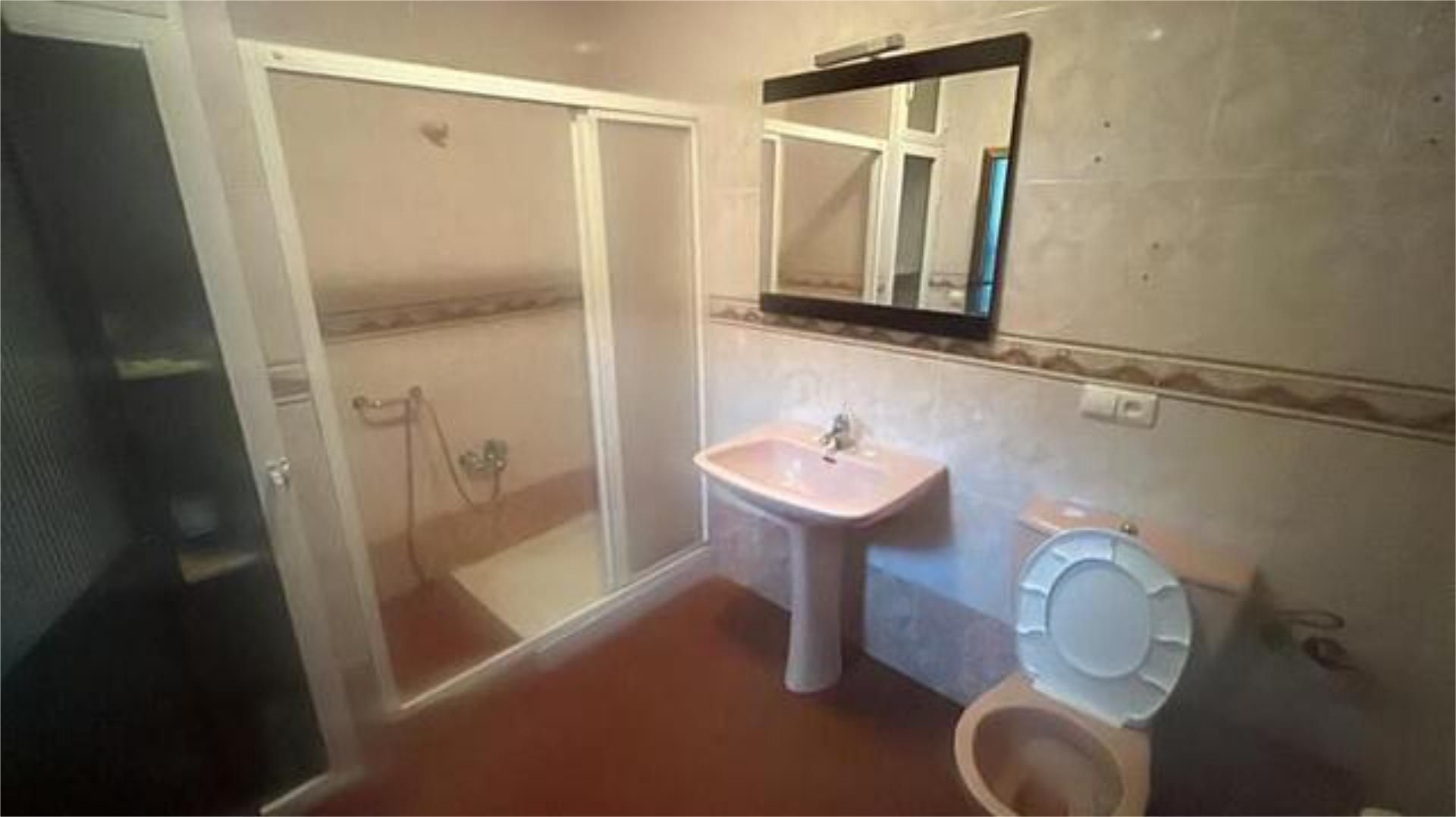 Bany de Casa o xalet per a compartir en Espiel amb Jardí privat, Terrassa i Moblat